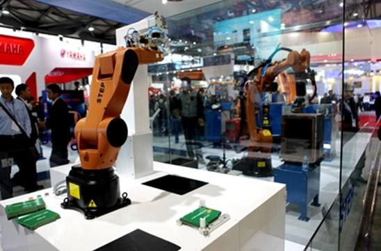 工业机器人在PCB行业代替人工的优势